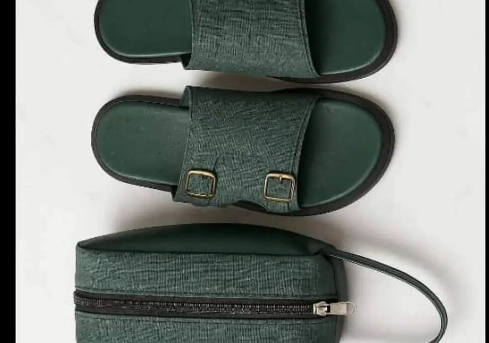 Tongs élégants avec pochette