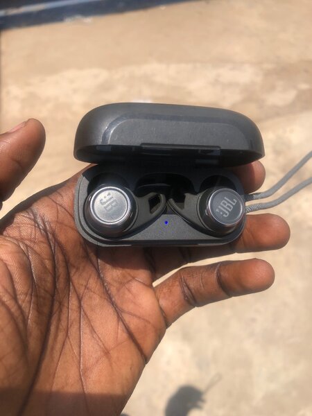 Preowned JBL reflect aero Bluetooth earbuds in stock