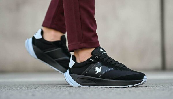 Baskets de course noires homme