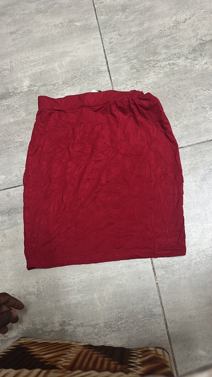 Jupe rouge élégante femme