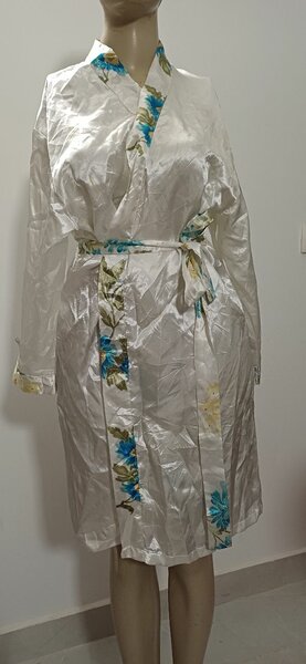 Peignoir satiné floral