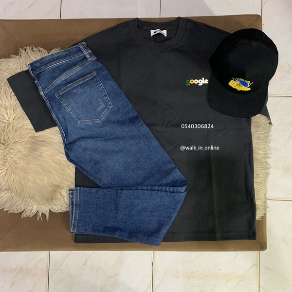 Jeans trouser, cap and T-shirt