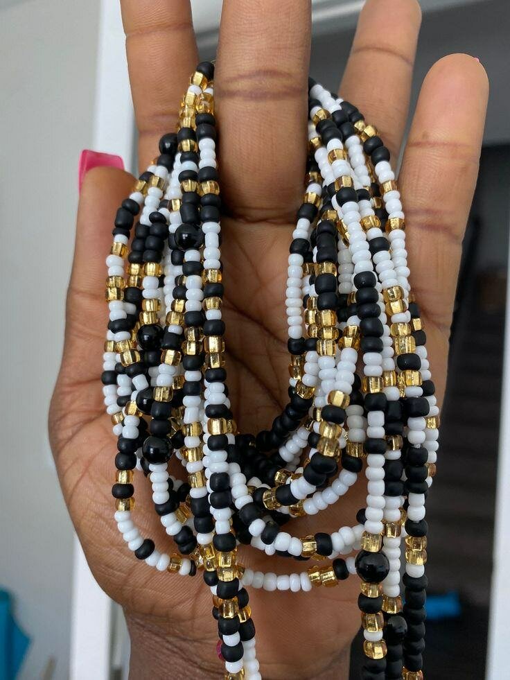 Collier en perles élégant noir et blanc