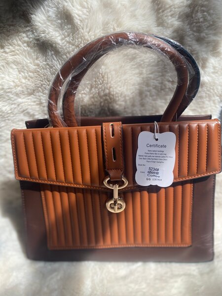 Sac à main en cuir brun