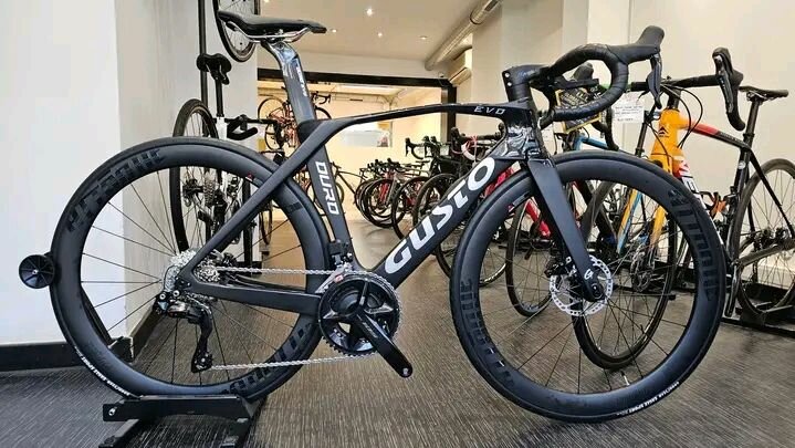 Vélo de route Gusto Evo Pro