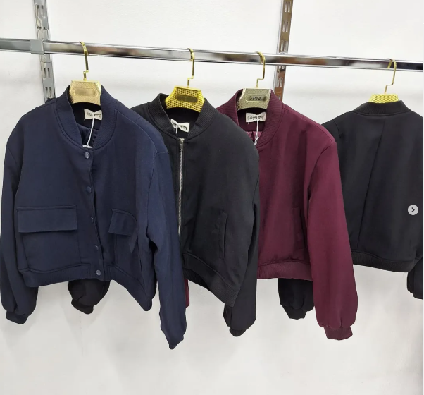 Бомбер женский