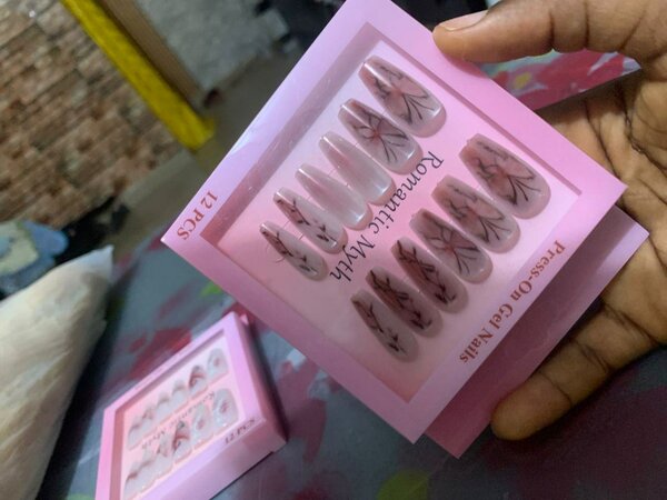 Ongles Press-On Fleuris 12pcs