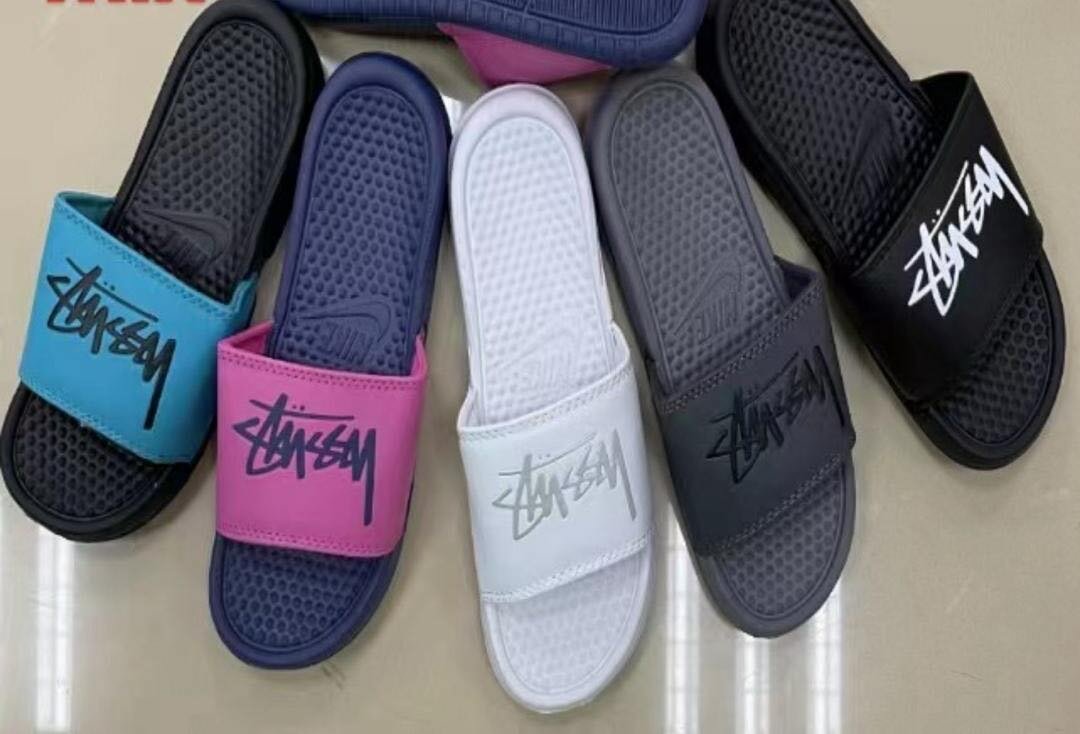 Nike Benassi Slides