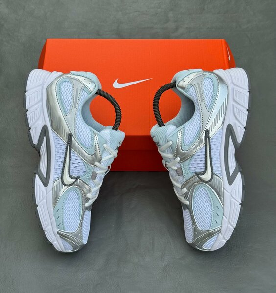 Nike Baskets Running Blanc Argent