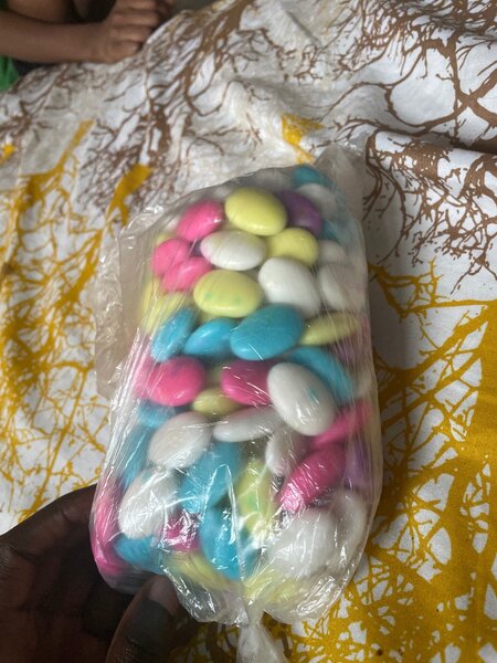 Dragées colorées assorties