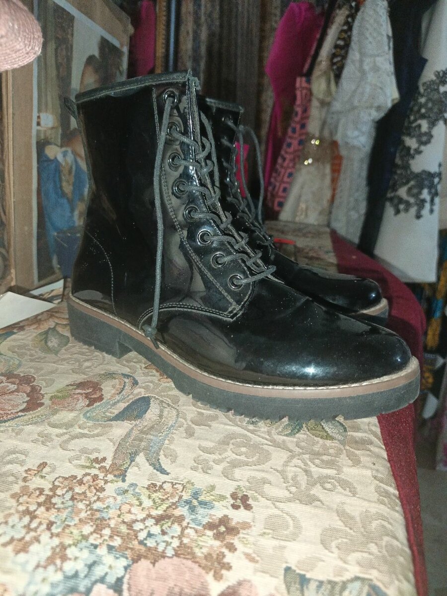 Bottes noires en cuir élégantes