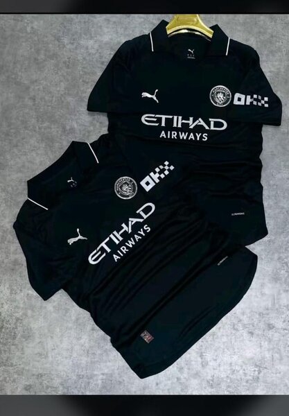 Maillot de football noir Puma