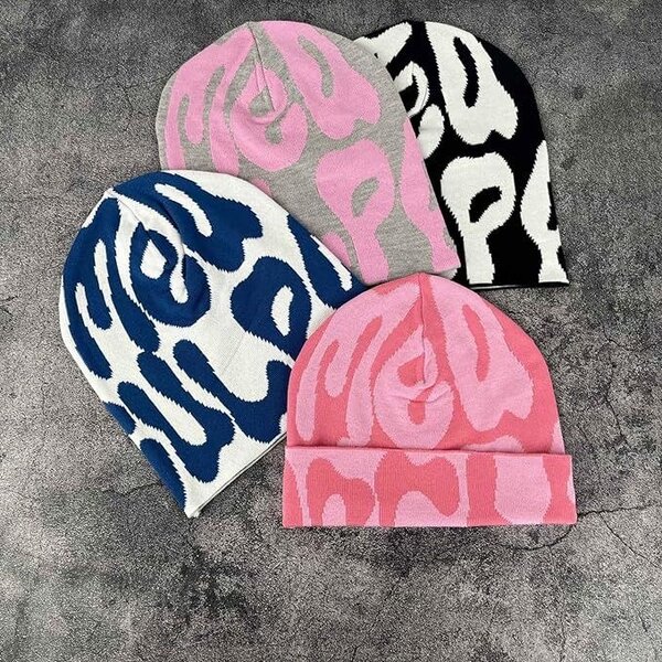 Bonnets à motifs modernes