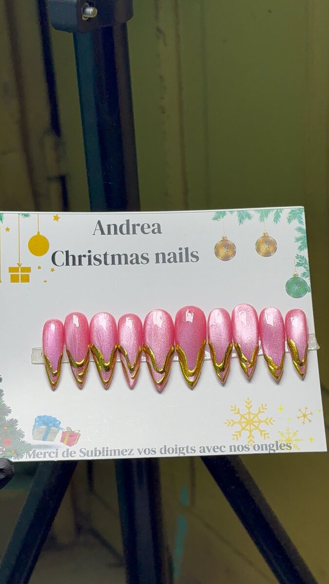 Ongles de Noël Roses