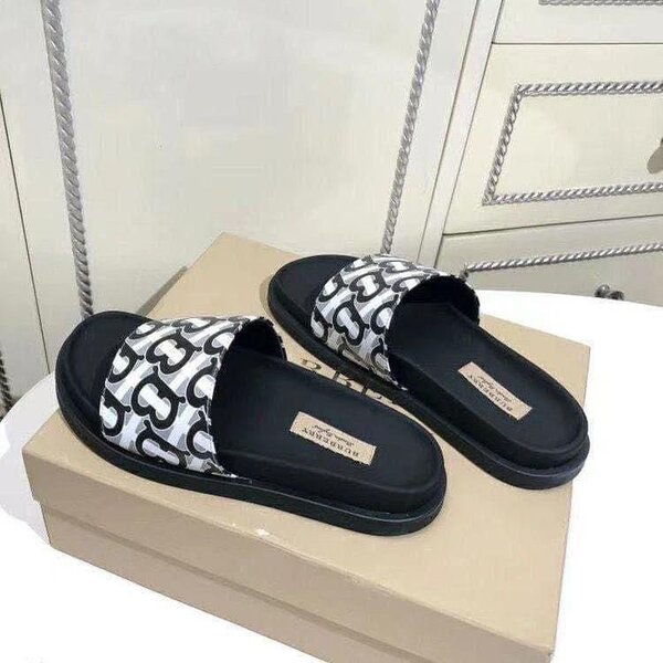 Claquettes tendance homme