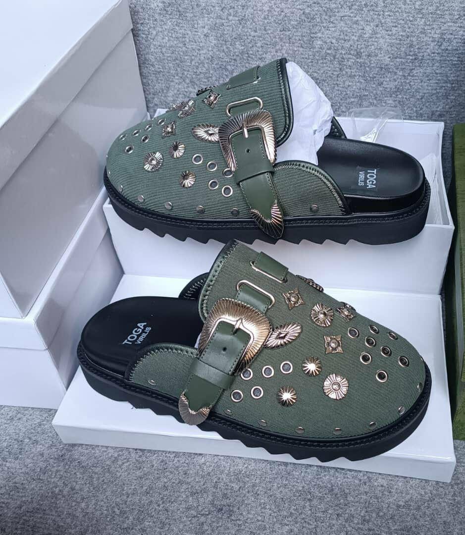 Sabots en cuir ornés pour hommes