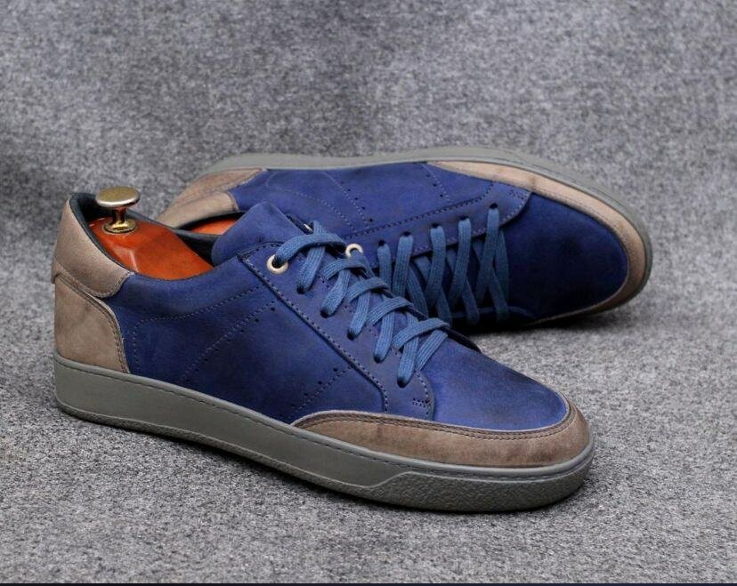 Sneakers en cuir bleu et noir