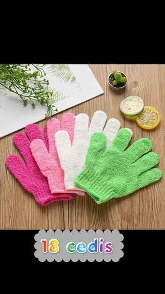 Exfoliating gloves