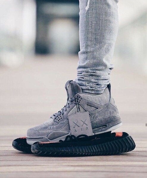 Jordan 4 kaws