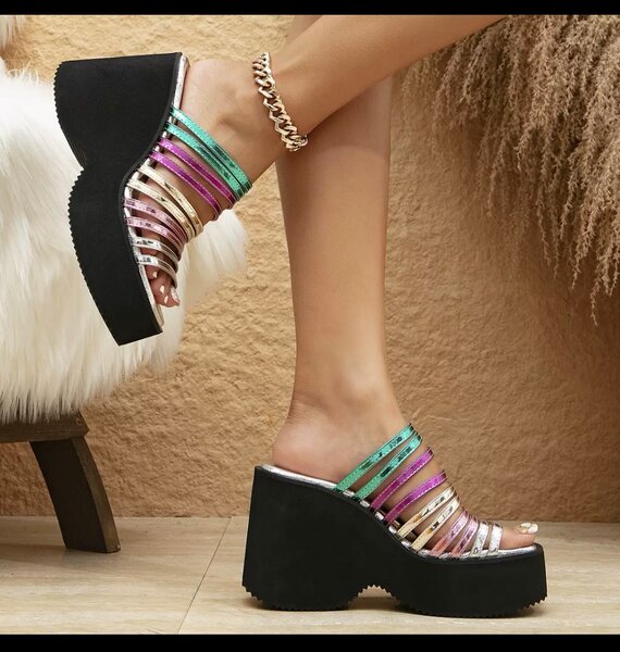 Sandales compensées multicolores