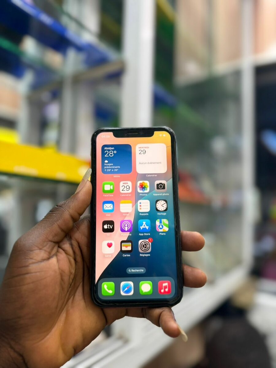 iPhone 11 64Go 2nd main