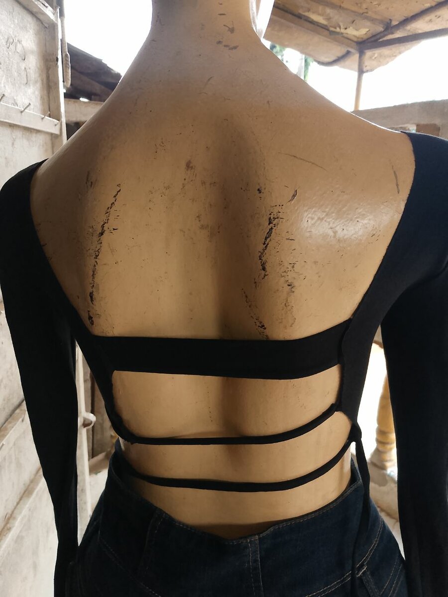 Top femme à dos ouvert