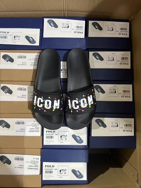 Sandales de piscine noires