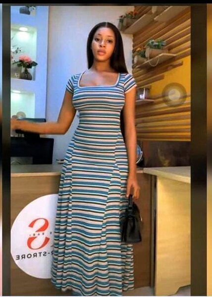 Robe longue rayée élégante