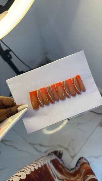 Ongles faux design élégants