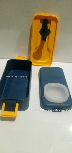 Rectangular YAKADA lunch box. Free spoon and extra container