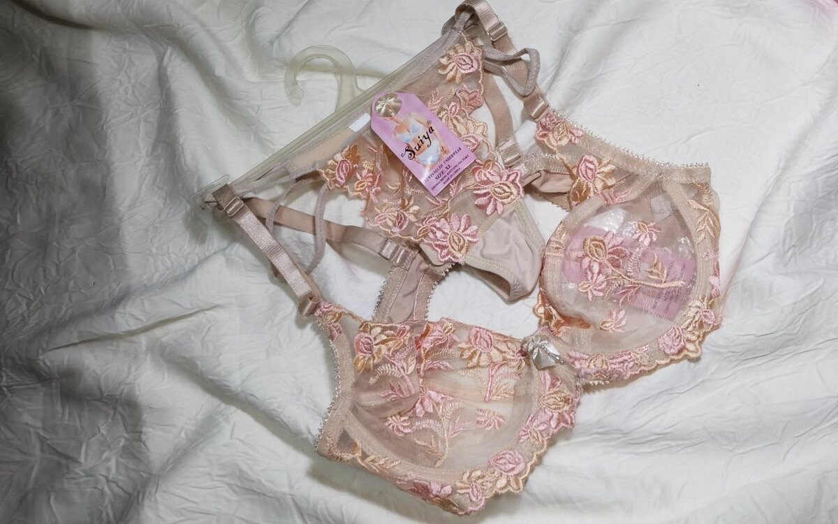 Ensemble lingerie brodée