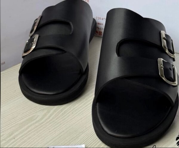 Sandales en cuir noir