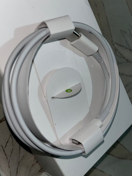 Genuine Apple lightning to USB-C cable (box pulled)