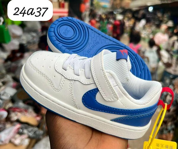 Chaussures Enfant Baskets Blancs