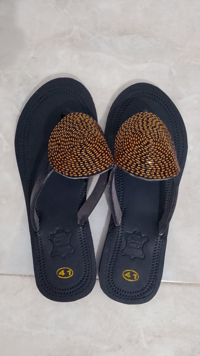 Tongs en cuir élégants