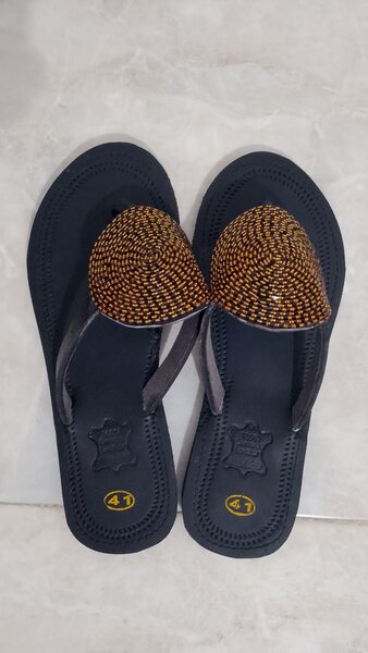 Tongs en cuir élégants