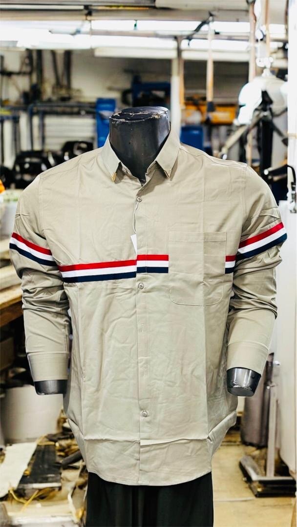 Chemise beige à rayures