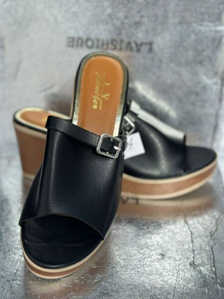 Sandales à talon compensé