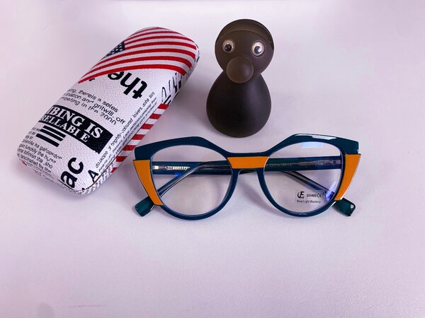 Ladies premium eyewear