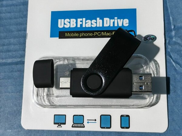 Clé USB 8 GB à 2.000f