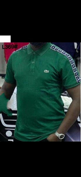 Polo vert élégant homme