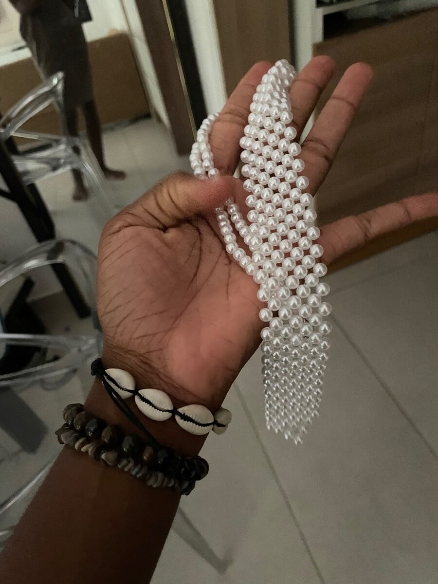 Cravate perlée élégante