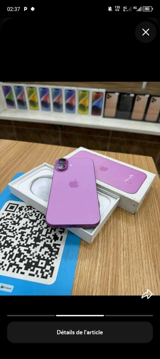 Smartphone moderne avec boîte