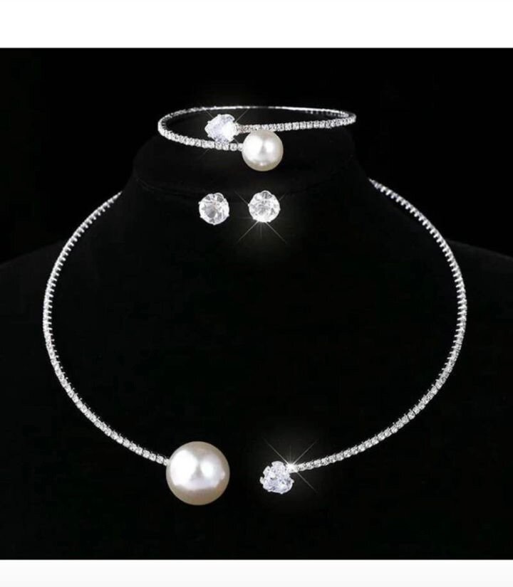 Beautiful steel and pearl necklace