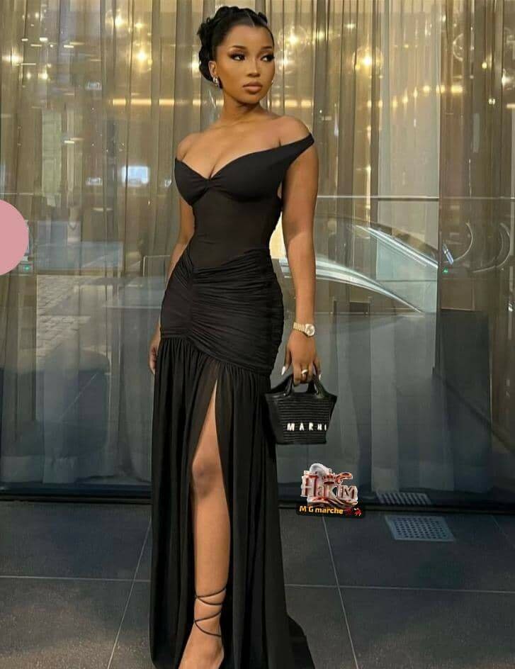 Robe élégante à découpe