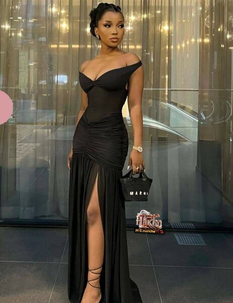 Robe élégante à découpe