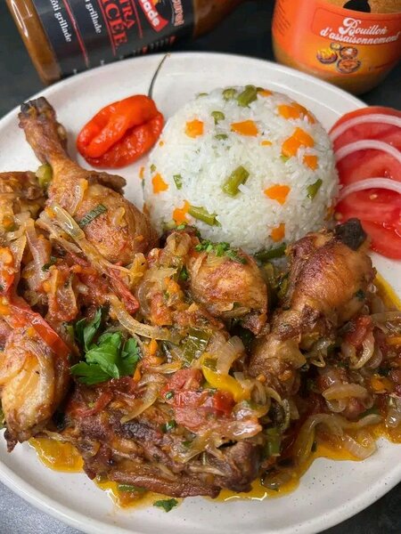 Poulet épicé avec salade