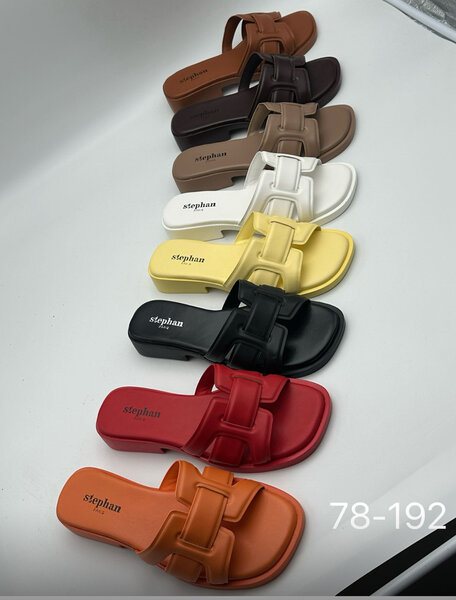 Sandales colorées élégantes