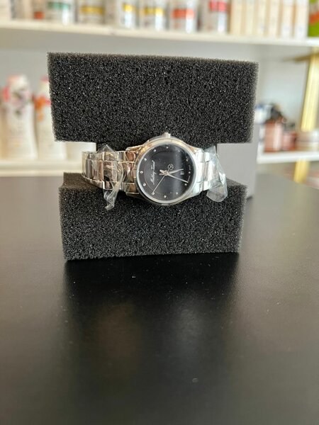 Montre élégante en acier inoxydable