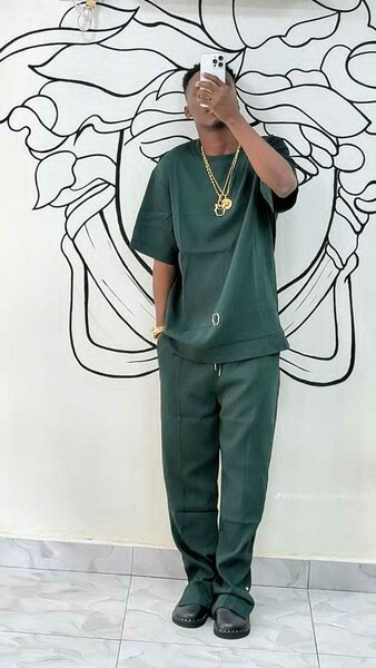 Costume élégant vert homme